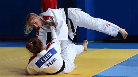 Ü­m­i­t­ ­m­i­l­l­i­ ­j­u­d­o­c­u­l­a­r­,­ ­A­v­r­u­p­a­ ­K­u­p­a­s­ı­­n­ı­n­ ­i­l­k­ ­g­ü­n­ü­n­d­e­ ­5­ ­m­a­d­a­l­y­a­ ­k­a­z­a­n­d­ı­